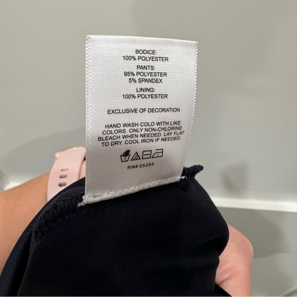 Worn Once navy blue jumpsuit, beautiful, feminine and delicate, very flattering - Picture 8 of 11